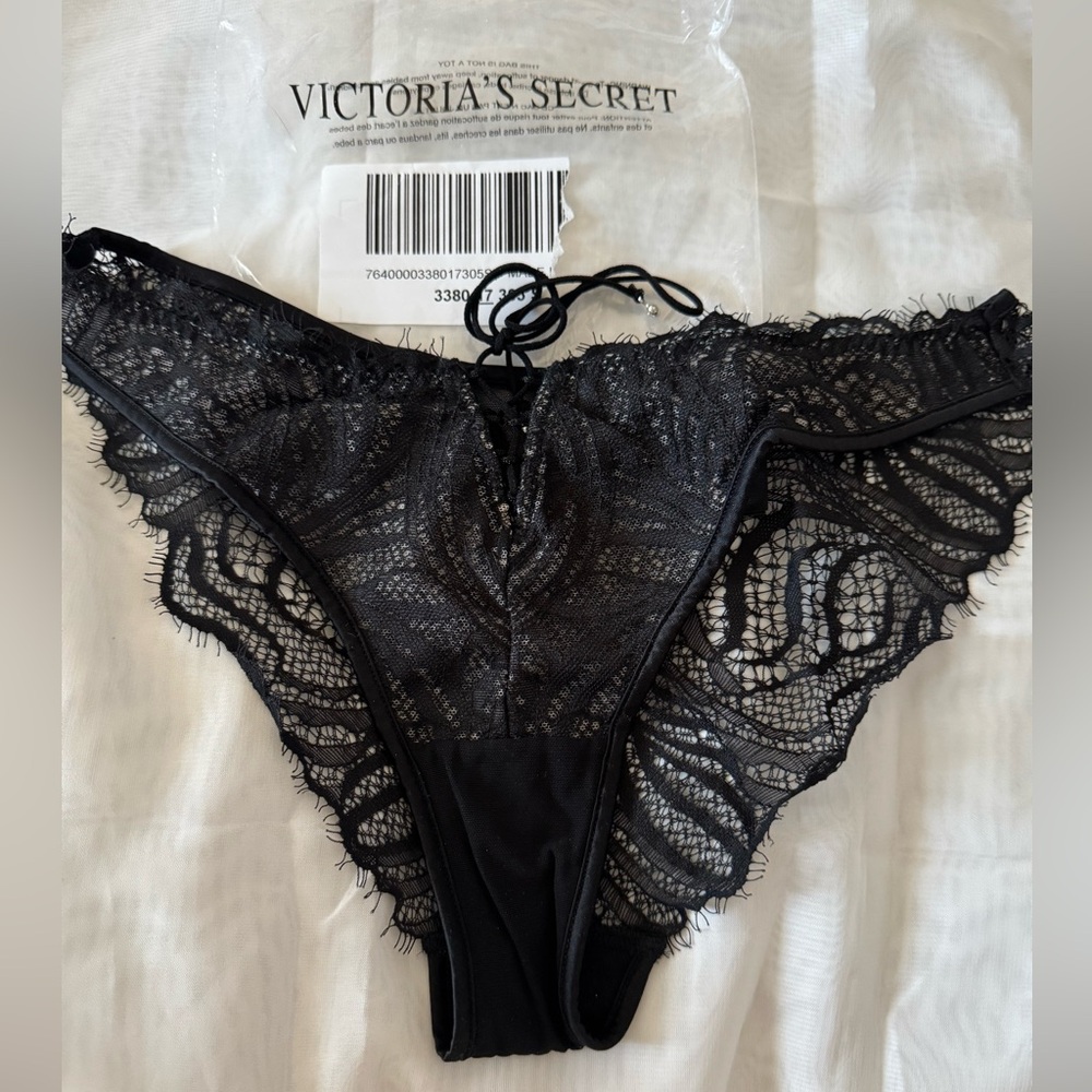 Victoria's Secret’s elegant seduction in black lace panty-NWT in plastic -Size S